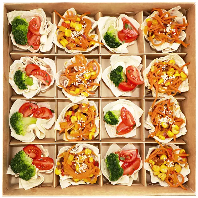 Овощные корзинки с хумусом и брокколи